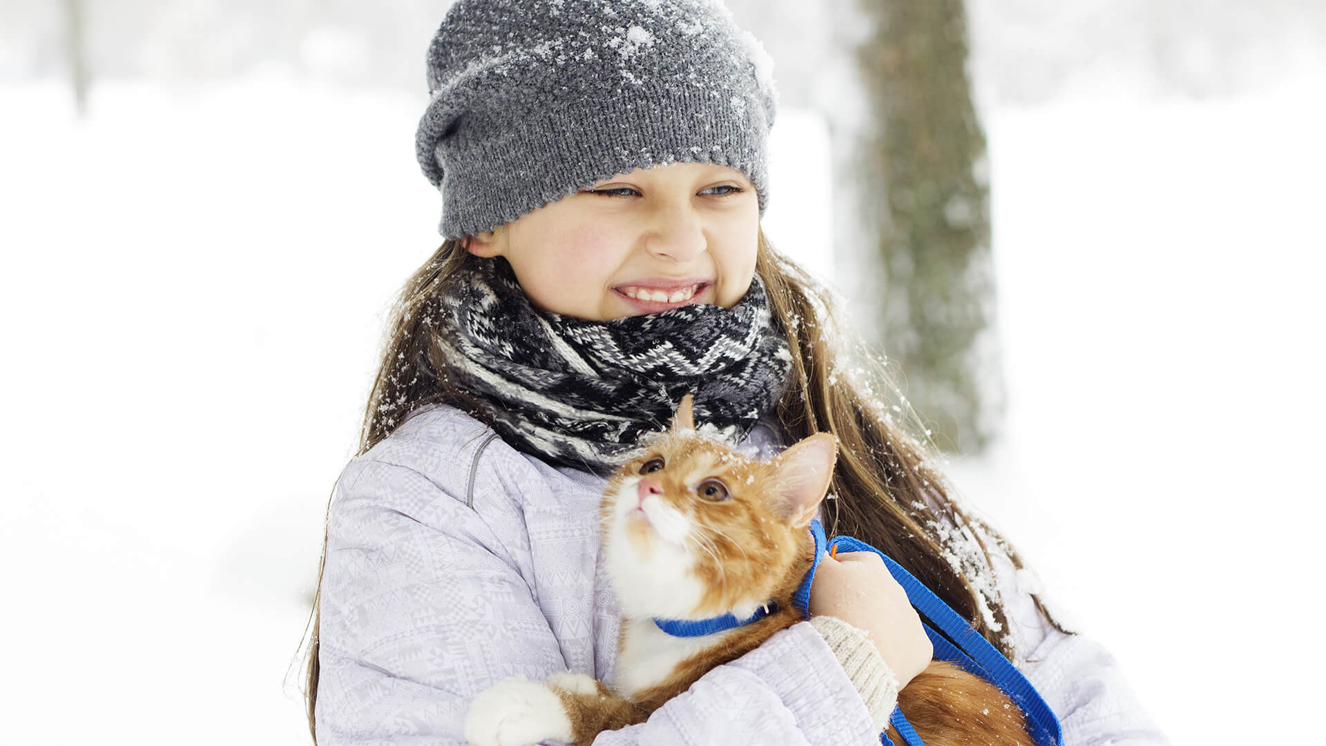 A little girls enjoying summer vacation with her pet